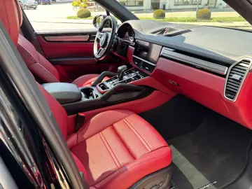 Porsche Cayenne Platinum Edition Massage Pano