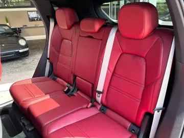 Porsche Cayenne Platinum Edition Massage Pano