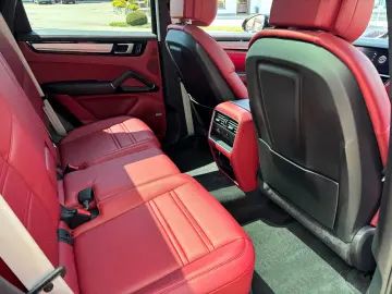 Porsche Cayenne Platinum Edition Massage Pano