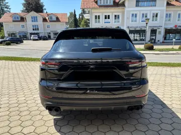 Porsche Cayenne Platinum Edition Massage Pano