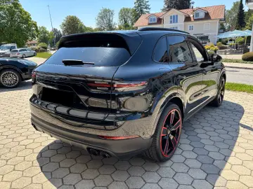 Porsche Cayenne Platinum Edition Massage Pano