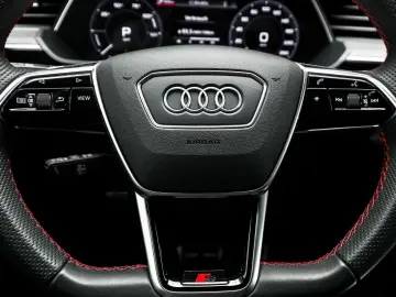 AUDI Q8 55 quattro S line Edition AHK TopView B&O