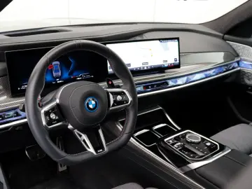 BMW M760e xDrive  Exec. Lounge Connoisseur Paket B&W