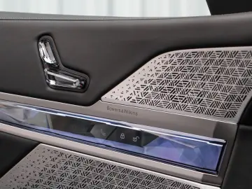 BMW M760e xDrive  Exec. Lounge Connoisseur Paket B&W