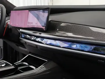 BMW M760e xDrive  Exec. Lounge Connoisseur Paket B&W
