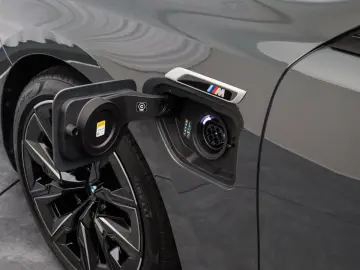 BMW M760e xDrive  Exec. Lounge Connoisseur Paket B&W