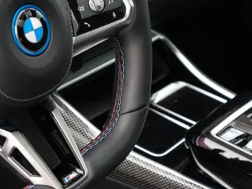 BMW M760e xDrive  Exec. Lounge Connoisseur Paket B&W