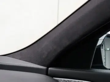 BMW M760e xDrive  Exec. Lounge Connoisseur Paket B&W