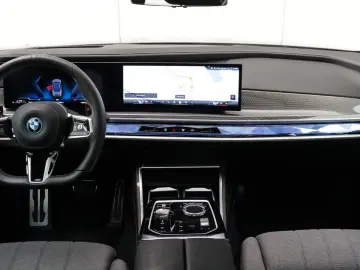 BMW M760e xDrive  Exec. Lounge Connoisseur Paket B&W