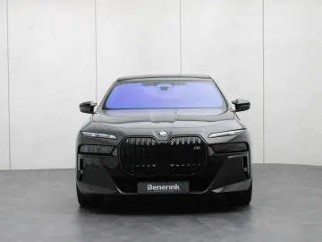 BMW M760e xDrive  Exec. Lounge Connoisseur Paket B&W