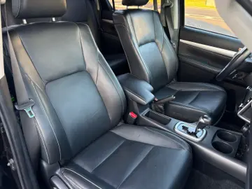TOYOTA Hilux Double Cab Executive 4x4 AHK KAMERA NAVI