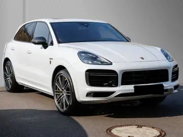 Porsche Cayenne Turbo S E-Hybrid 680 CP