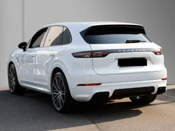 Porsche Cayenne Turbo S E-Hybrid 680 CP
