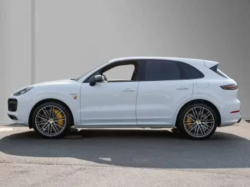 Porsche Cayenne Turbo S E-Hybrid 680 CP