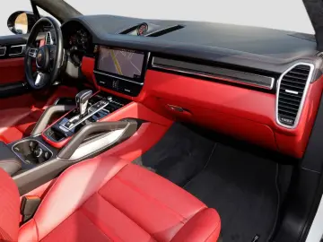 Porsche Cayenne Turbo S E-Hybrid 680 CP
