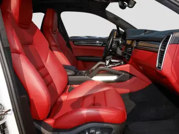 Porsche Cayenne Turbo S E-Hybrid 680 CP