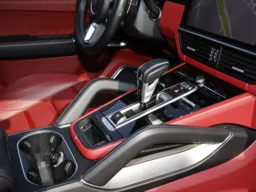 Porsche Cayenne Turbo S E-Hybrid 680 CP