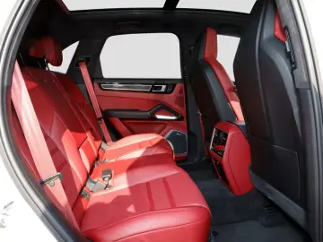 Porsche Cayenne Turbo S E-Hybrid 680 CP