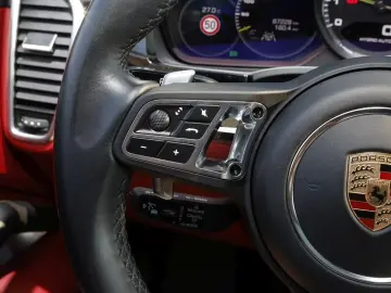 Porsche Cayenne Turbo S E-Hybrid 680 CP