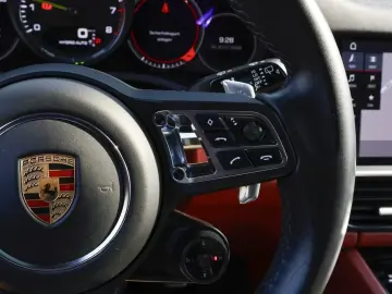 Porsche Cayenne Turbo S E-Hybrid 680 CP