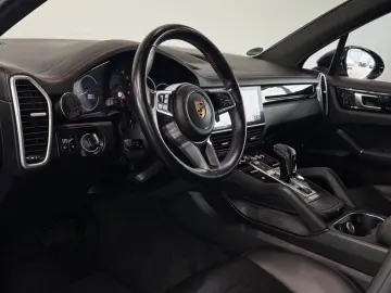 PORSCHE CAYENNE GTS PANO