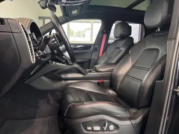 PORSCHE CAYENNE GTS PANO