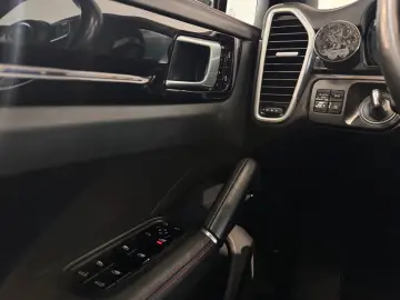 PORSCHE CAYENNE GTS PANO