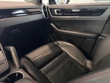 PORSCHE CAYENNE GTS PANO