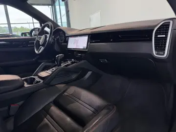 PORSCHE CAYENNE GTS PANO