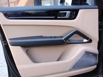 PORSCHE CAYENNE TURBO