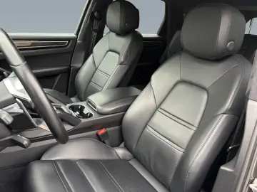 PORSCHE CAYENNE GTS