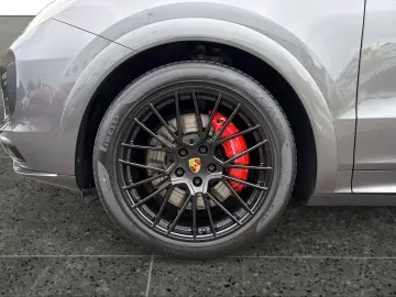 PORSCHE CAYENNE GTS