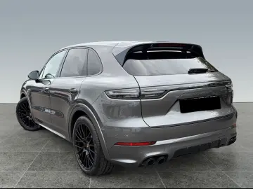 PORSCHE CAYENNE GTS