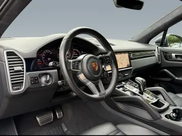 PORSCHE CAYENNE GTS