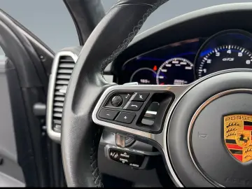 PORSCHE CAYENNE GTS