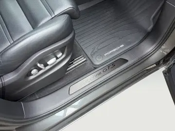 PORSCHE CAYENNE GTS