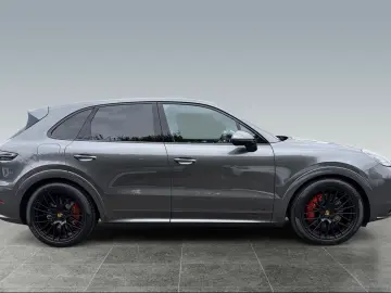 PORSCHE CAYENNE GTS
