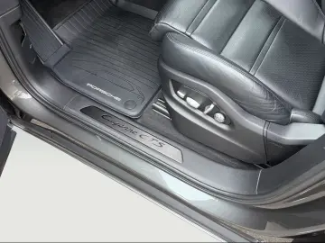 PORSCHE CAYENNE GTS