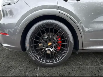 PORSCHE CAYENNE GTS