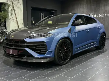 LAMBORGHINI Urus SE NOVITEC ESTESO WIDEBODY CARBON B&O 23