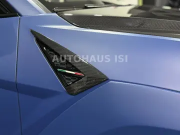 LAMBORGHINI Urus SE NOVITEC ESTESO WIDEBODY CARBON B&O 23
