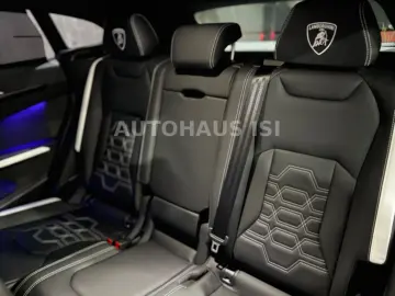 LAMBORGHINI Urus SE NOVITEC ESTESO WIDEBODY CARBON B&O 23