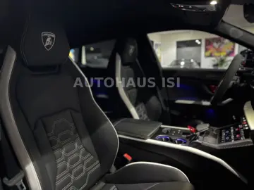 LAMBORGHINI Urus SE NOVITEC ESTESO WIDEBODY CARBON B&O 23