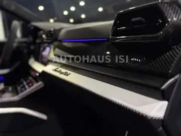 LAMBORGHINI Urus SE NOVITEC ESTESO WIDEBODY CARBON B&O 23