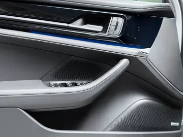 PORSCHE Panamera 4 E-Hybrid   Sportabgas   InnoDrive