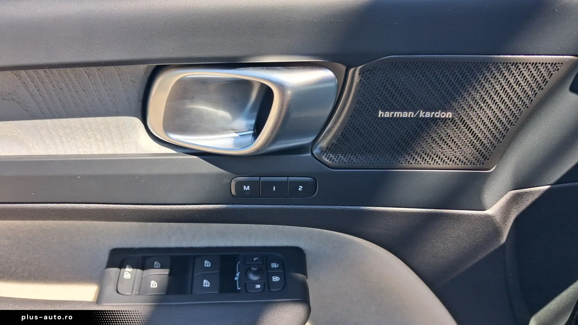 Volvo XC 40 B3 AT FWD MHEV Plus Dark