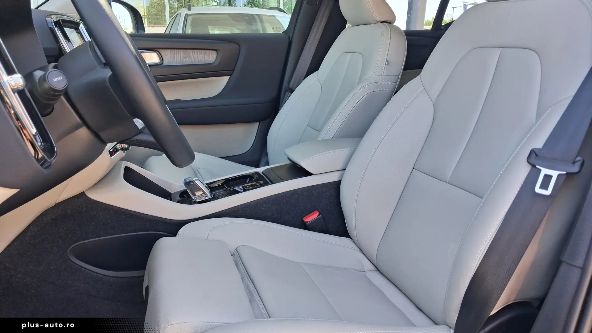 Volvo XC 40 B3 AT FWD MHEV Plus Dark