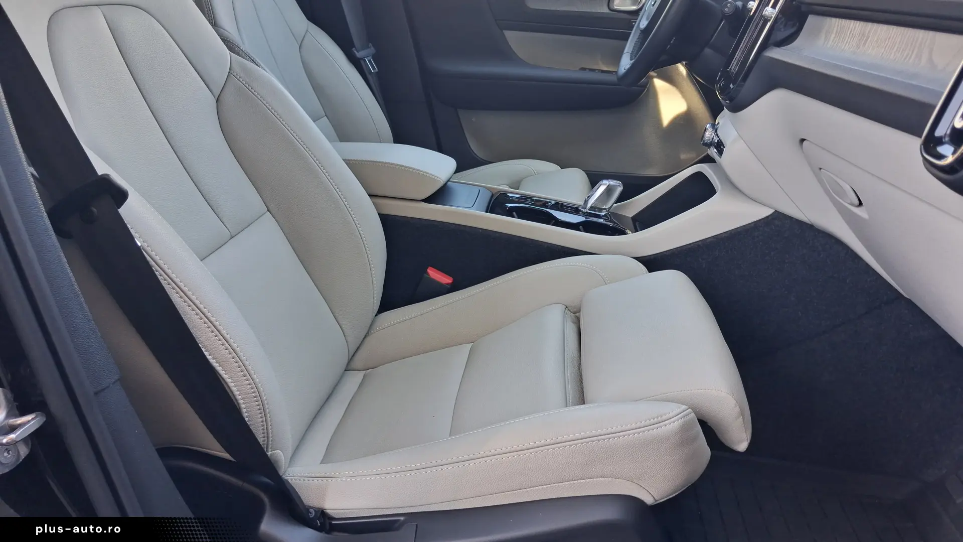 Volvo XC 40 B3 AT FWD MHEV Plus Dark