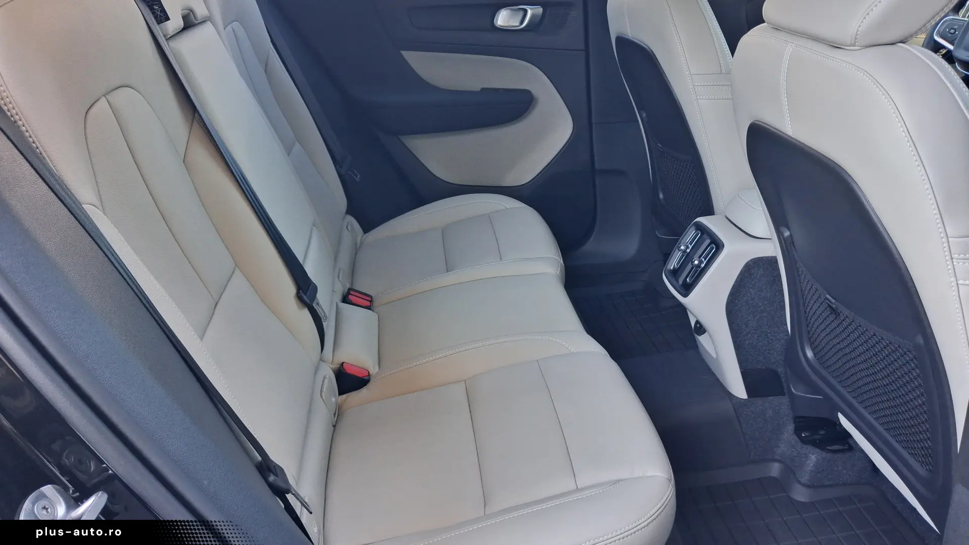 Volvo XC 40 B3 AT FWD MHEV Plus Dark