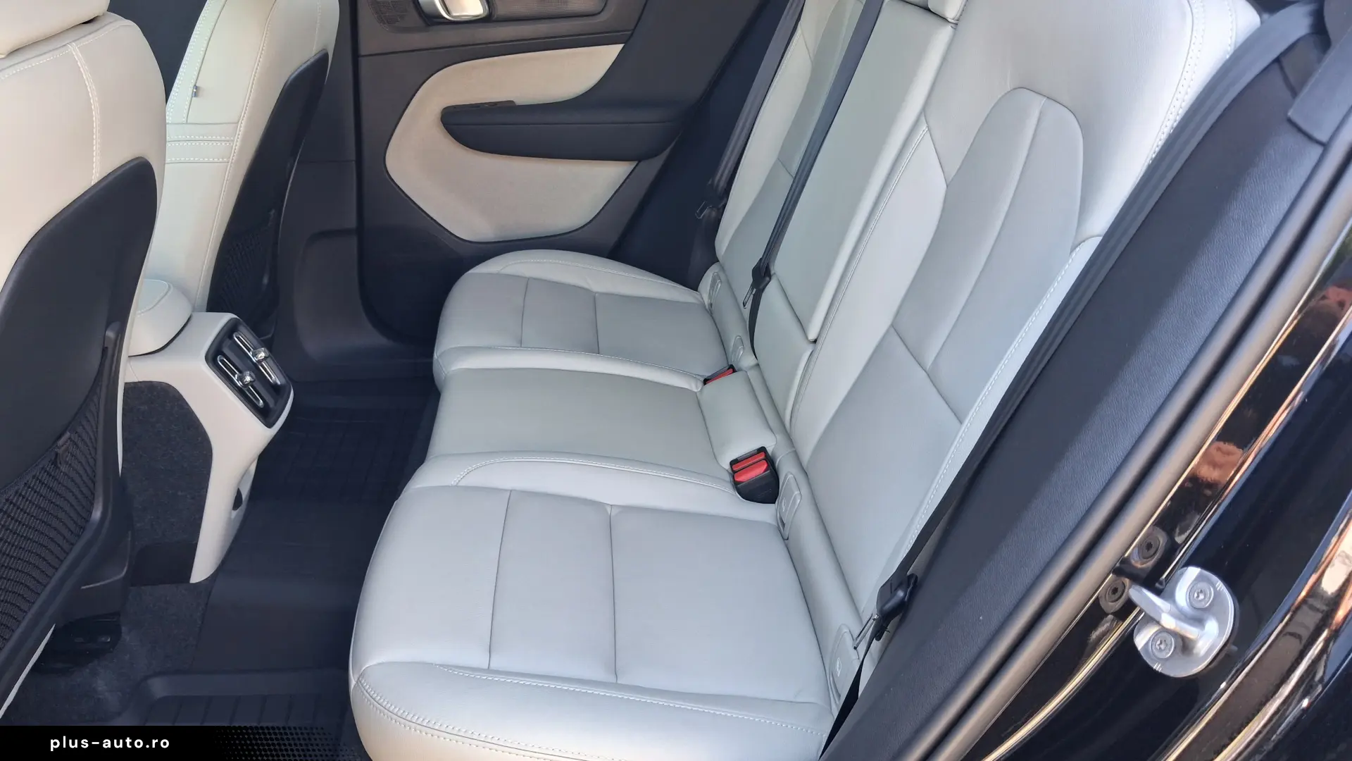 Volvo XC 40 B3 AT FWD MHEV Plus Dark